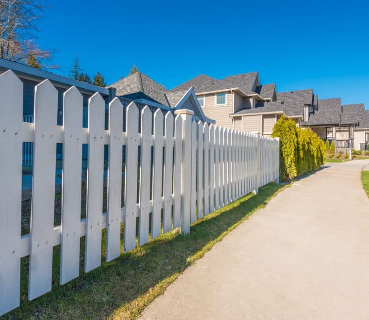 White Fence with Green Lawn — Dispute Resolution in Port Macquarie, NSW